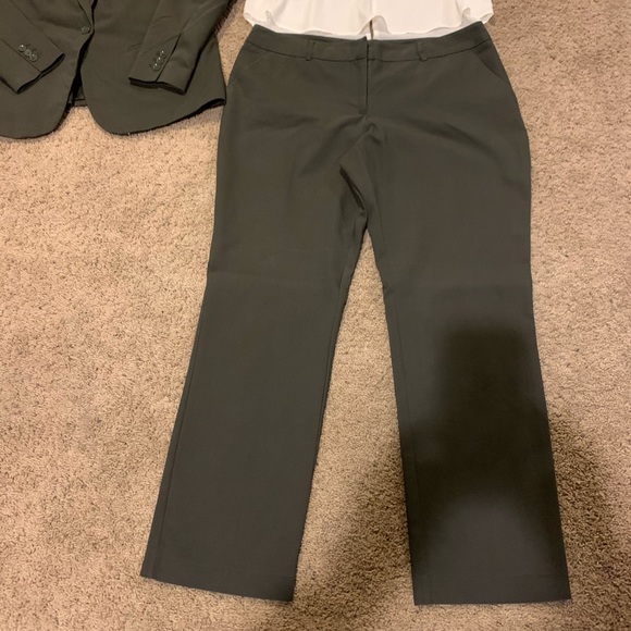 Women’s 3 piece pant suit - Picture 10 of 11